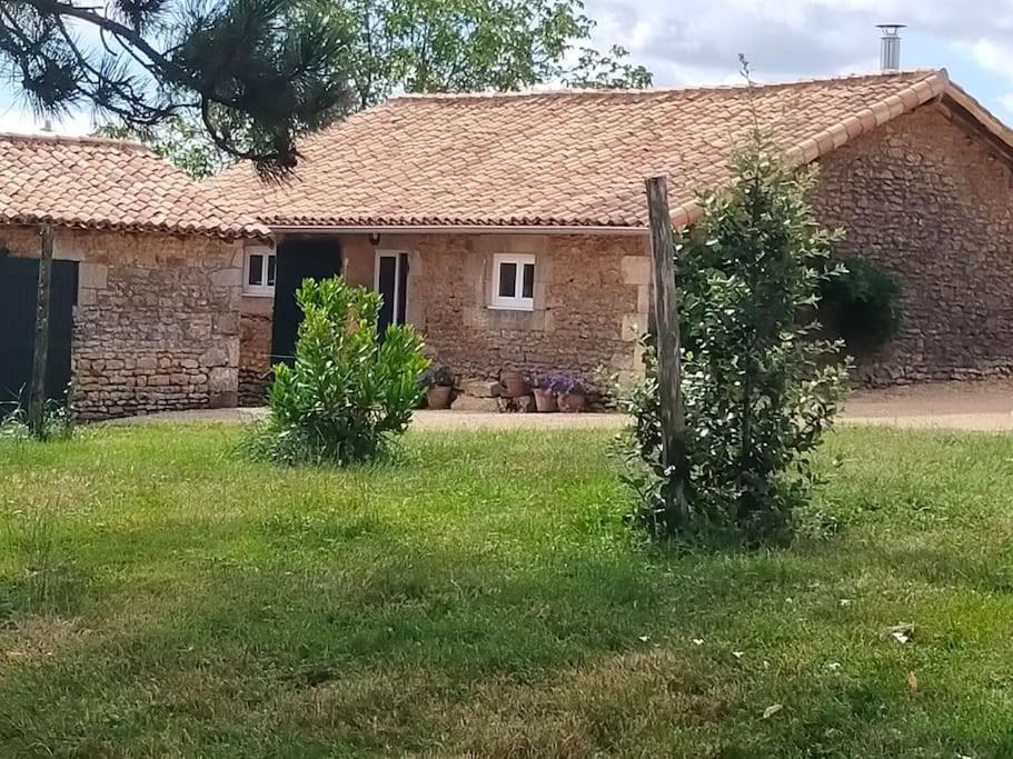 Вилла La Bergerie De Genouse Marnay  Экстерьер фото