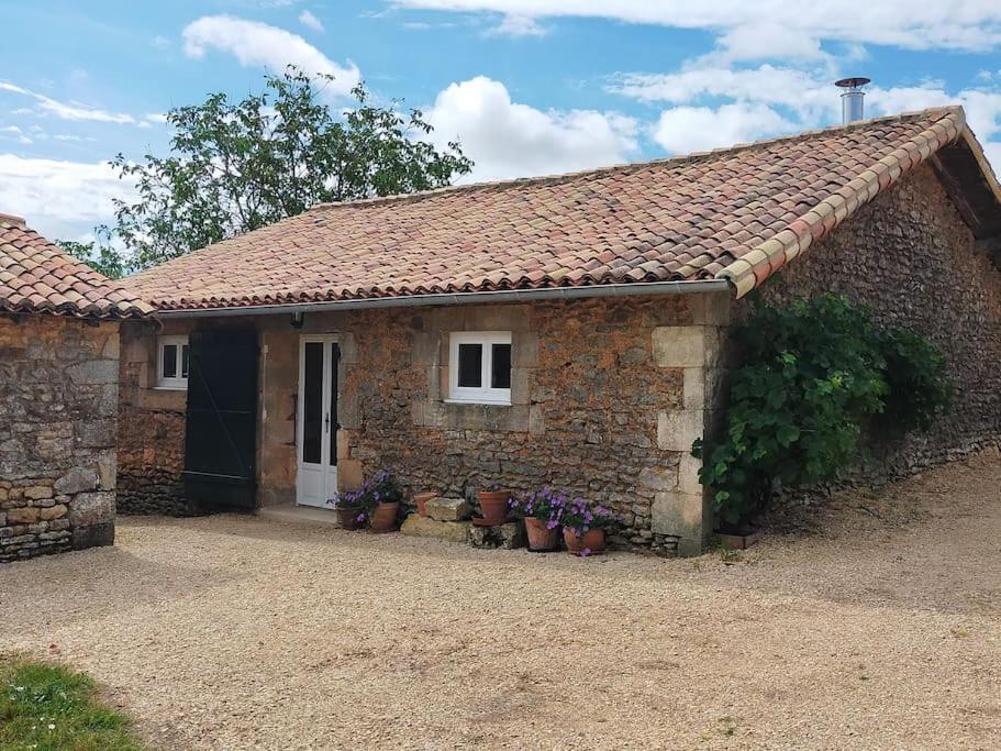Вилла La Bergerie De Genouse Marnay  Экстерьер фото