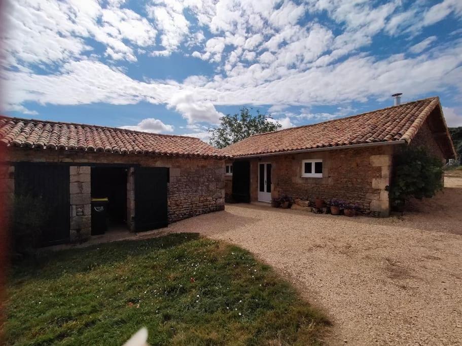 Вилла La Bergerie De Genouse Marnay  Экстерьер фото